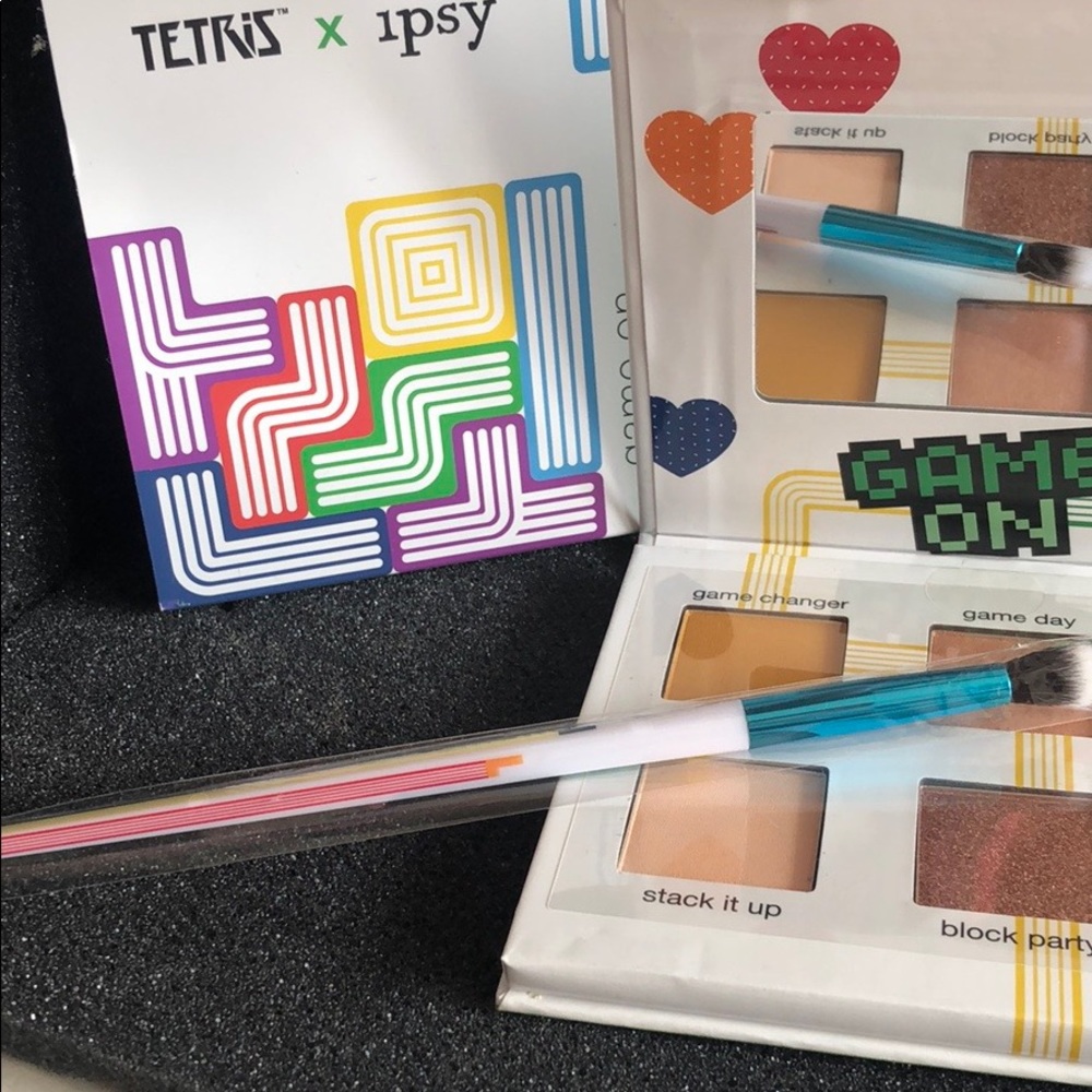 Tetris X Ipsy Brush & Eyeshadow Palette and NIB!